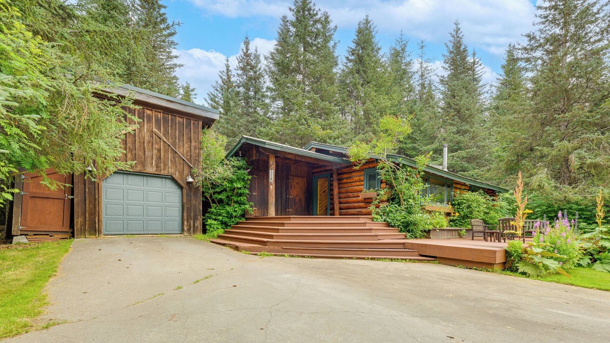 Diamond Ridge Cabin | Hike, Fish & Explore Homer Spit: Forested Cabin!