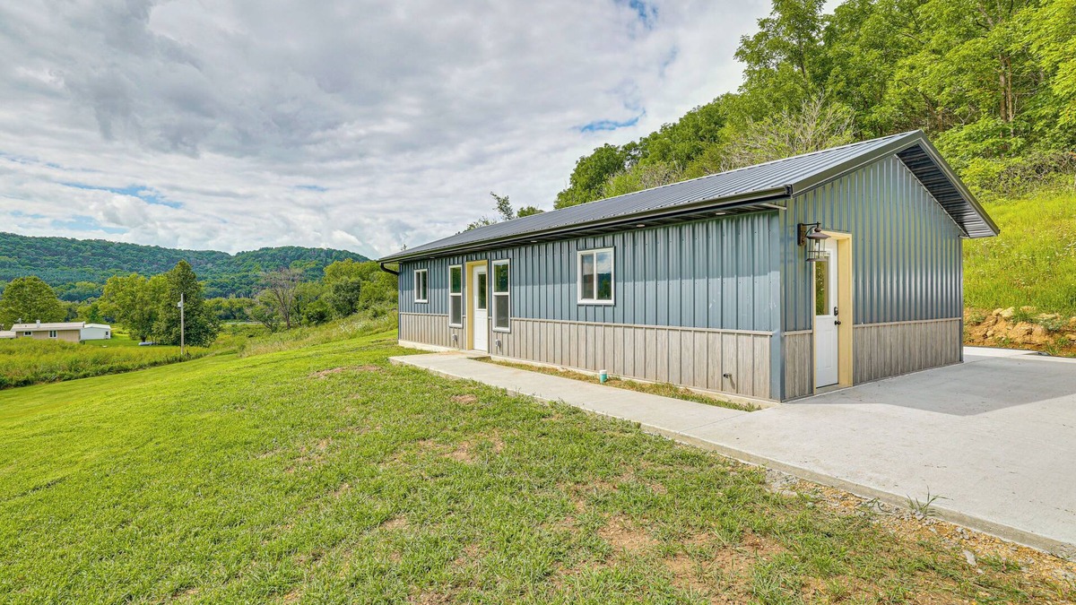 Viola Cabin | Hike, Fish & Relax: Kickapoo River Cabin!