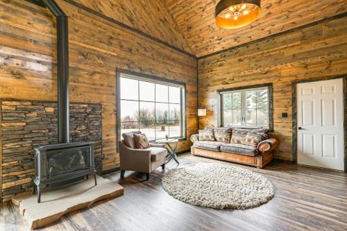 Del Norte House | Hike, Hunt and Unwind Mtn-View Cabin in Del Norte!