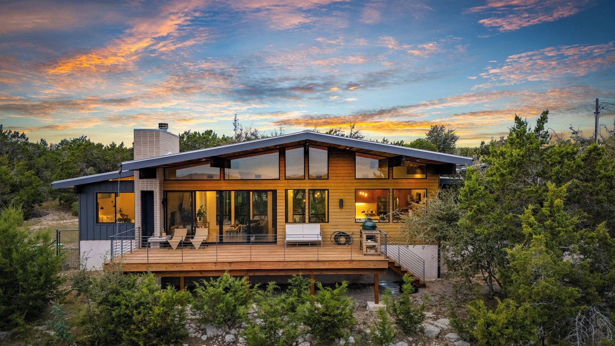 Barton Hills House | Hill Country Haven Forest Views Fire Pit Guesthouse