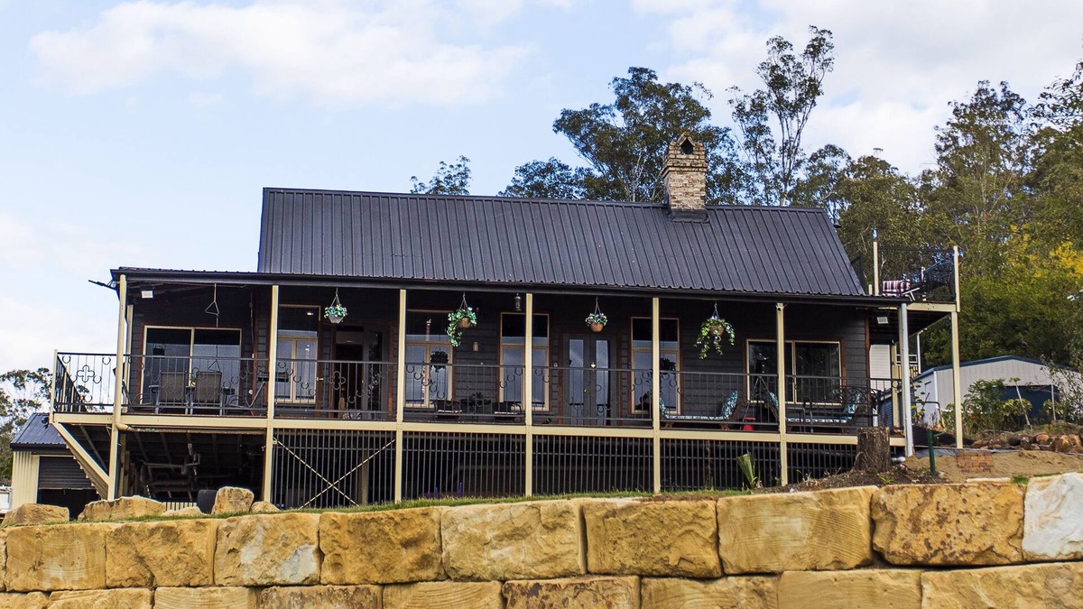 Esk Bed & Breakfast | Hill House Esk Qld