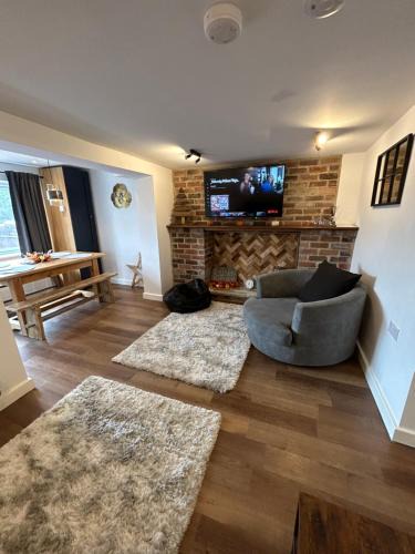 Hoyland Apartment | Hill Street Railway retreat.