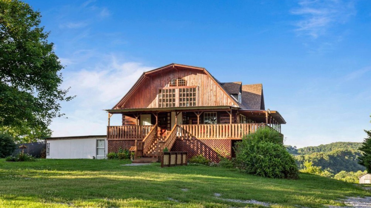 Sevierville Cabin | Hillbilly Highrise with Hot Tub