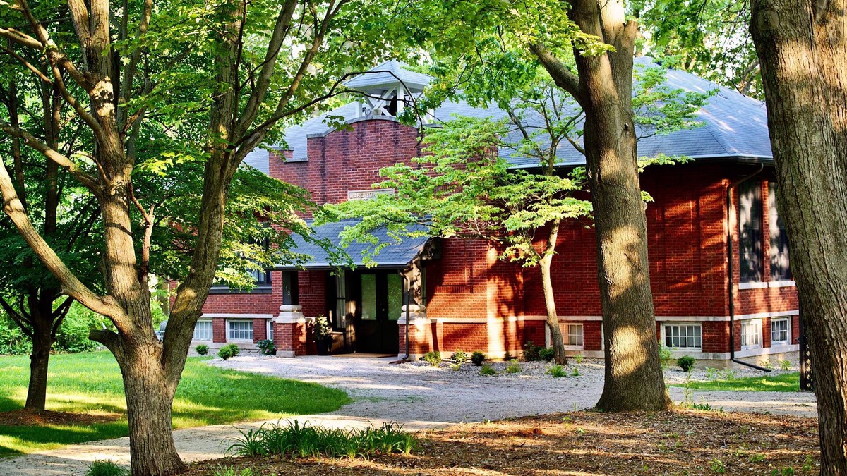 Baroda House | Hills School - Historic Comfort in SW MI Wine Country