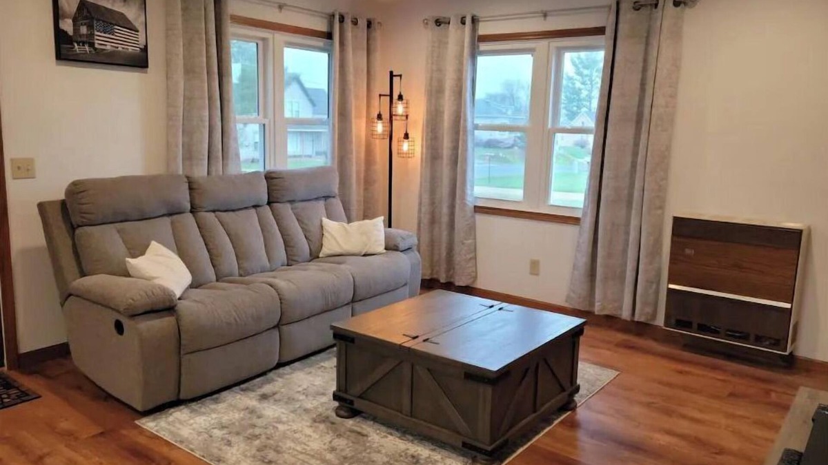 Hillsboro House | Hillsboro Driftless Guesthouse is cozy and ready for you!