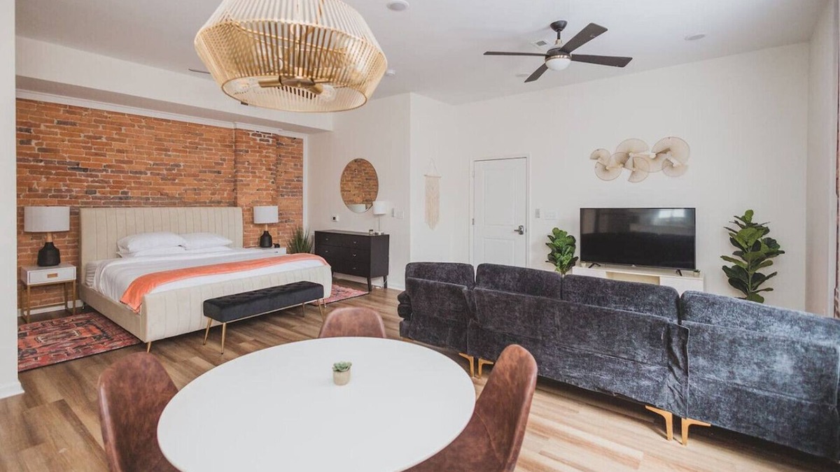 Martinsburg Apartment | Hillsborough Castle- Efficiency Suite