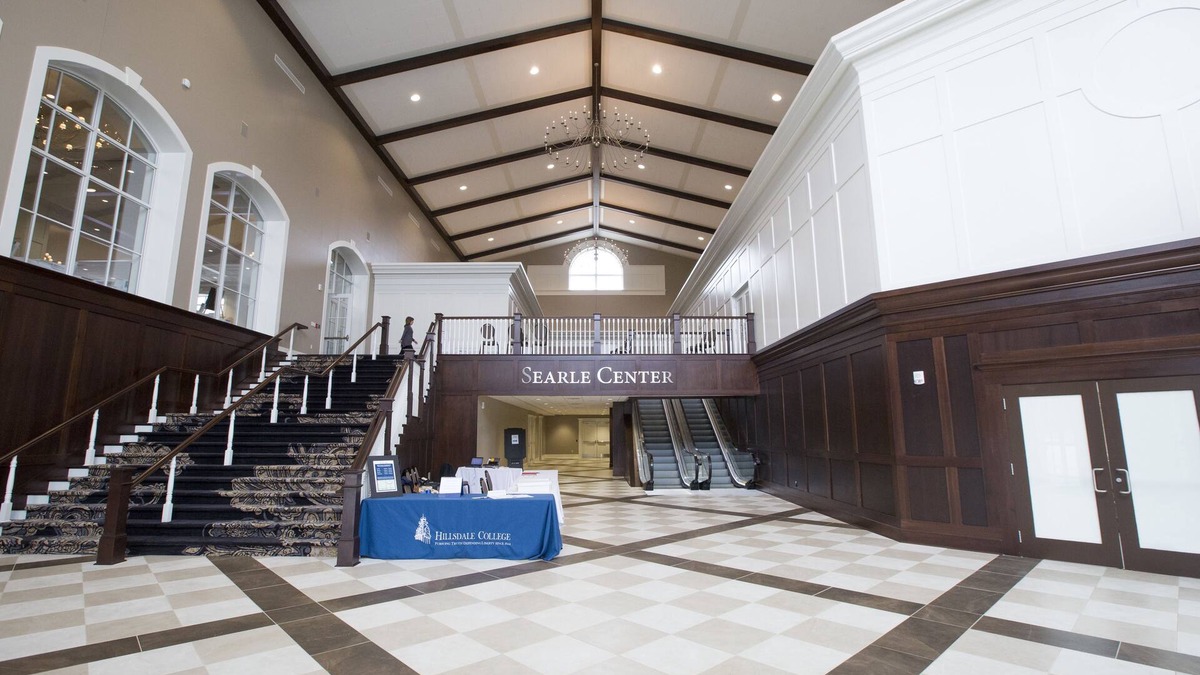Hillsdale Hotel | Hillsdale College Dow Hotel and Conference Center
