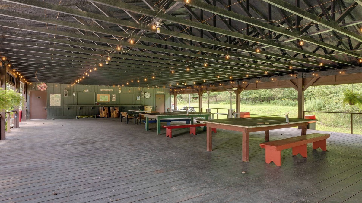 Hillsgrove Cottage | Hillsgrove Creekside Cabin: Close to Hiking