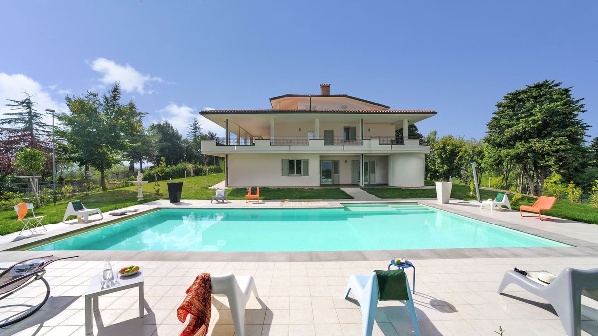 Tavullia Apartment | Hillside Comfort in Tavullia