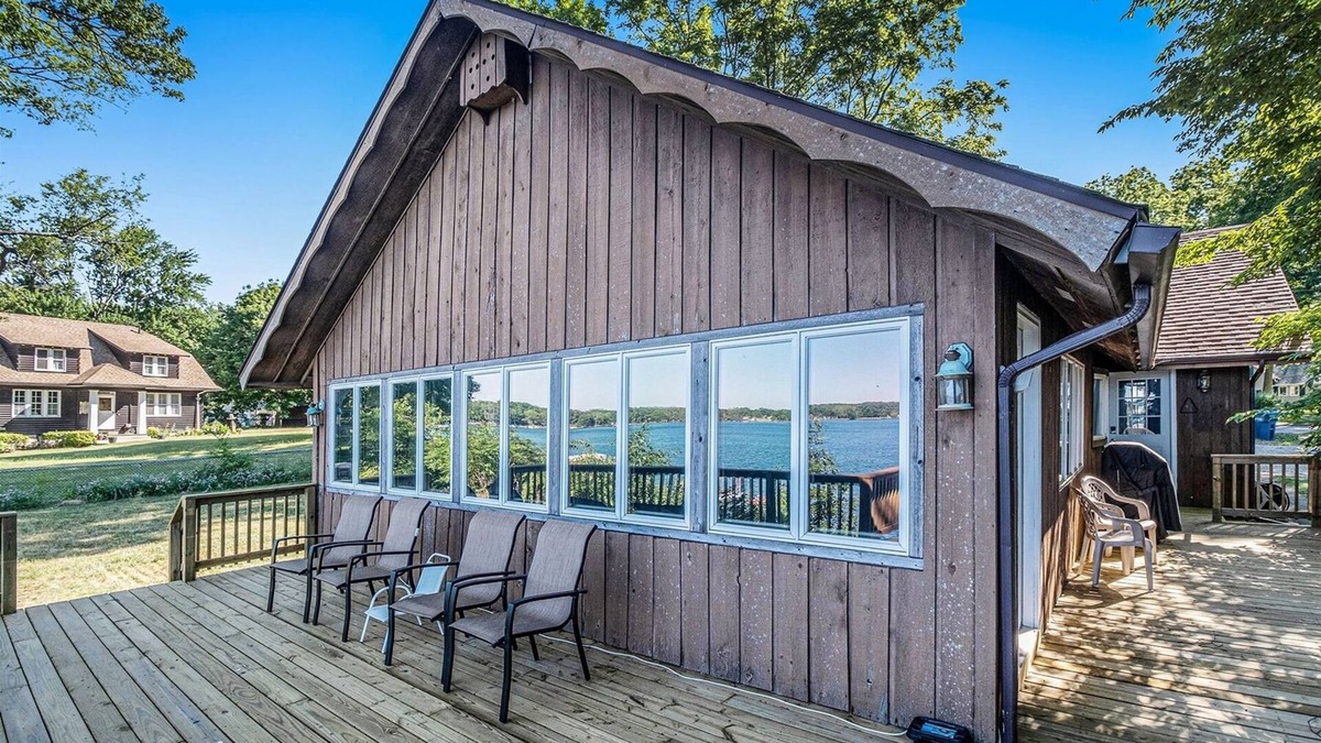 Kendall House | Hillside Cottage on Gravel Lake