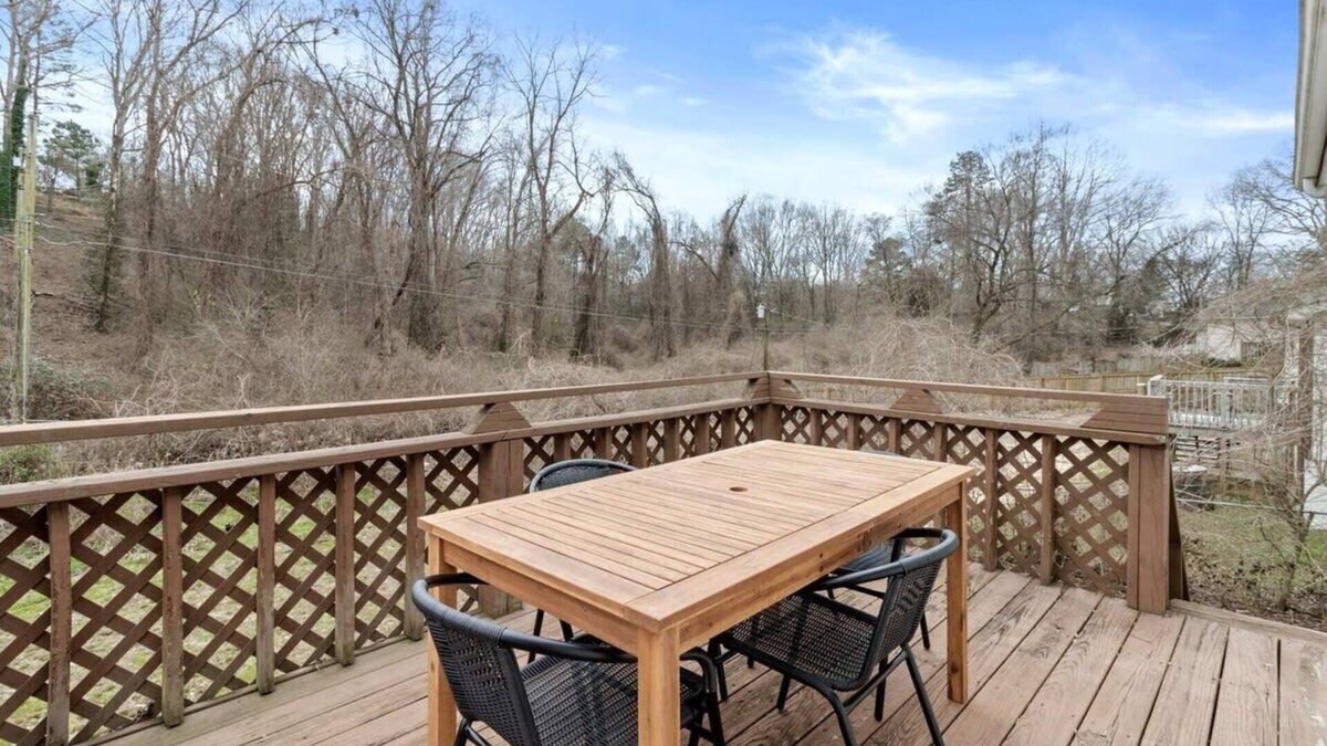 Lupton City House | Hillside Haven - affordable, and convenient