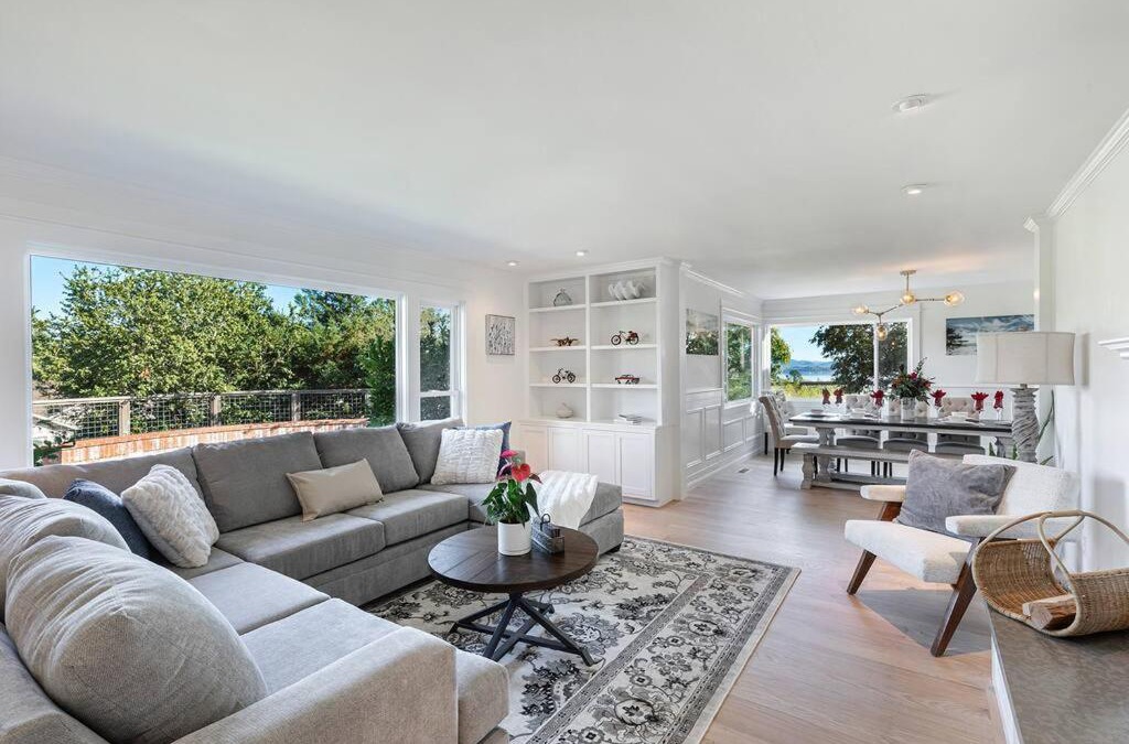 Country Club House | Hillside Haven: Bayview Pool & Hot Tub