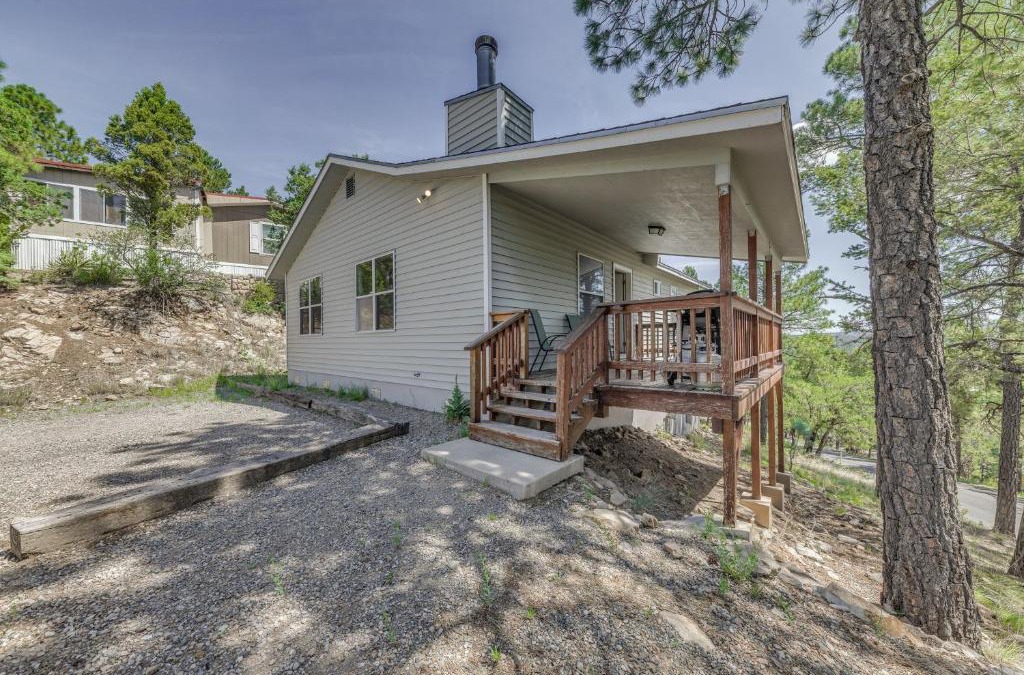 Ruidoso House | Hillside Haven with Deck Less Than 2 Miles to Dwtn Ruidoso!