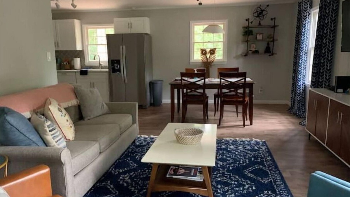 Covington House | Hillside Hideaway -Private- .8 to Covington square