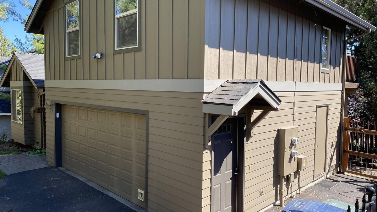 West Hills Apartment | Hillside Loft- Spacious Studio, 100+mbps Wifi, Gas Fireplace, AC, Balcony