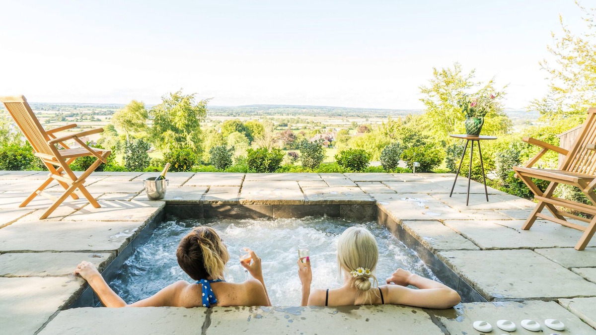 Edington Cottage | Hillside Luxury Cottage and Spa by The Three Daggers