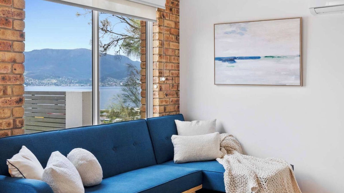 Howrah House | 'Hillside Studio' self-contained with City Views