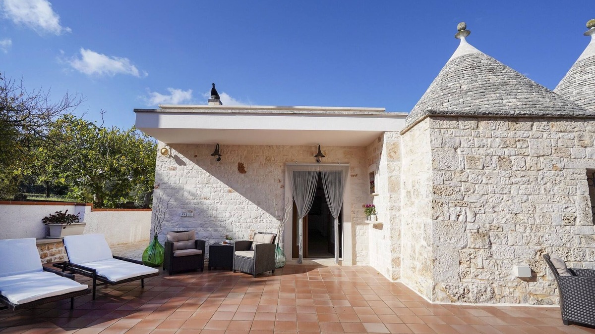 Polignano a Mare Villa | Hillside Villa for 5 guests in Polignano a Mare
