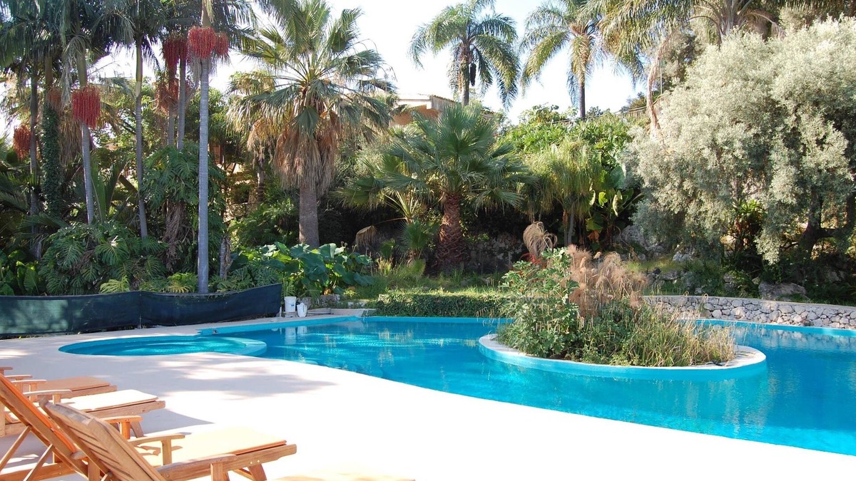 Syracuse Villa | Hillside Villa, Pool, Panoramic, Quiet, Fireplace, WiFi, Aircon, 6 people