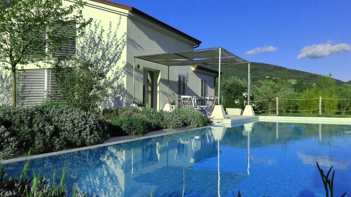 Sassoferrato Villa | Hillside Villa with Swimming Pool and Jacuzzi - Frasassi Caves