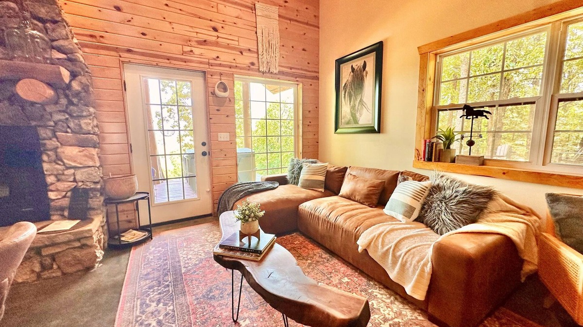 Imboden Cabin | Hilltop Cabin + Hot Tub, Wi-Fi, & Fireplace Bliss