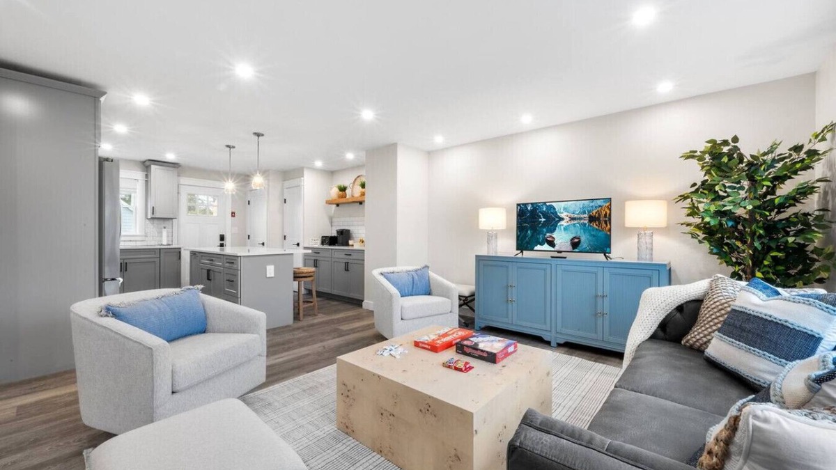 Mystic - New London House | Hilltop Duplex Retreat in Mystic