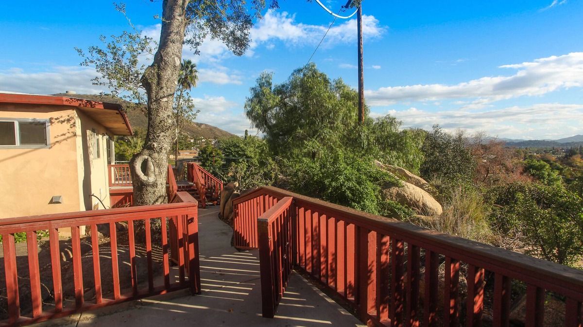 El Cajon Apartment | Hilltop Efficiency Apartment and Patio with Panoramic View