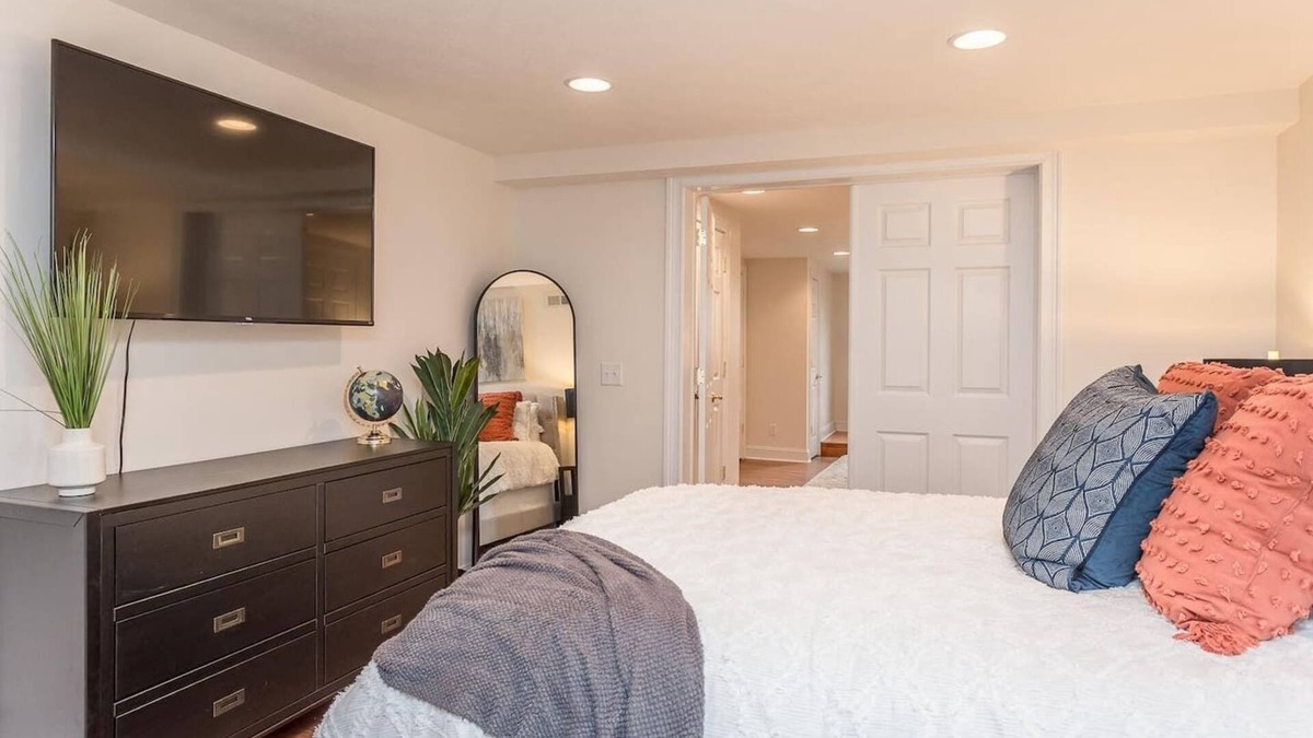 Cross Keys House | Hilltop Escape >1 mile from North River Close to North River, Hone Quarry