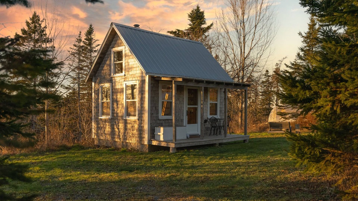 Lunenburg County Cabin | HillTop Farm Cottage