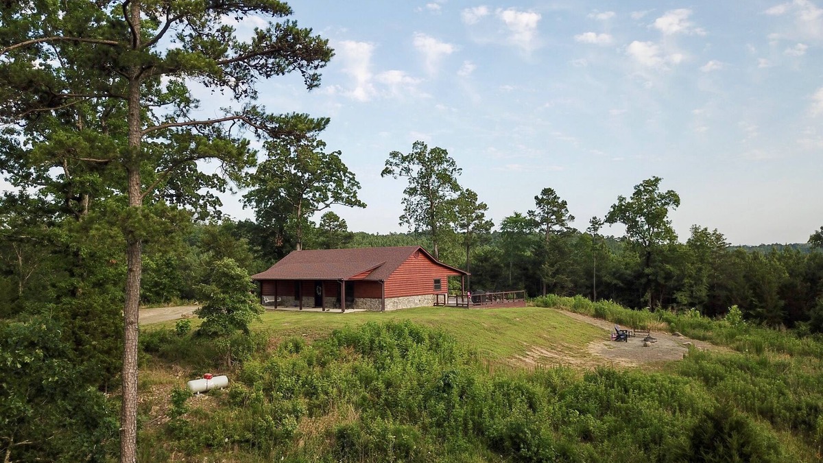 Smithville Cabin | Hilltop Getaway: Luxury Hilltop Cabin on 3 acres - Kayaks, Campfire, Stargazing!