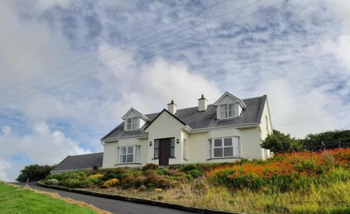 Lisdoonvarna Apartment | Hilltop Haven, Doolin