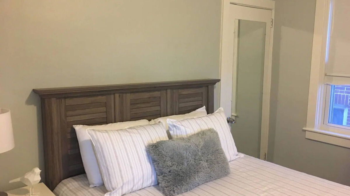 Reading House | Hilltop Haven @ Hampton Heights