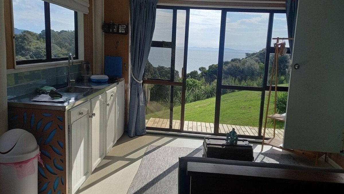 Amodeo Bay House | Hilltop Haven ~ Sunset views over the Hauraki Gulf