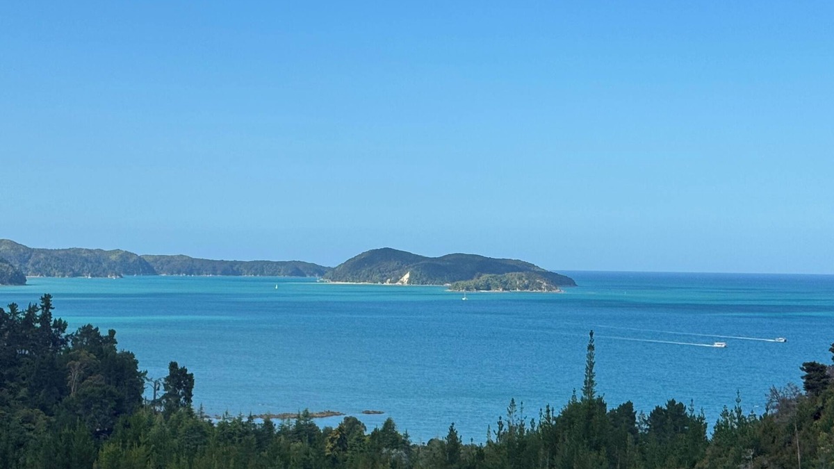 Ngaio Bay Cottage | Hilltop Heaven - Kaiteriteri Holiday Home