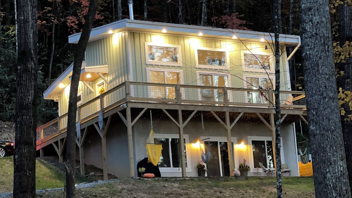 Old Fort House | Hilltop Hideaway - 4-bedroom house in perfect Old Fort