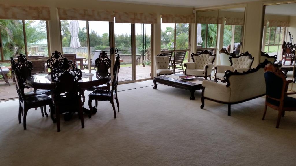 Ninderry Bed & Breakfast | Hilltop Hideaway