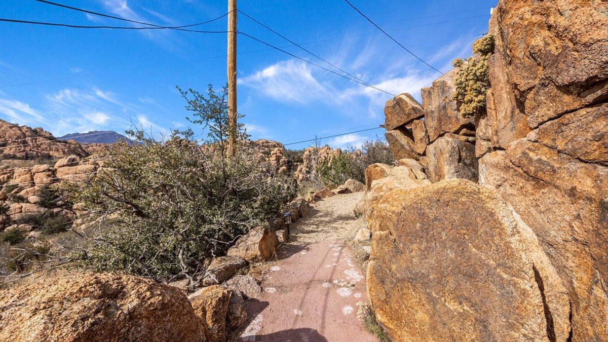 Prescott Cabin | Hilltop Hideaway