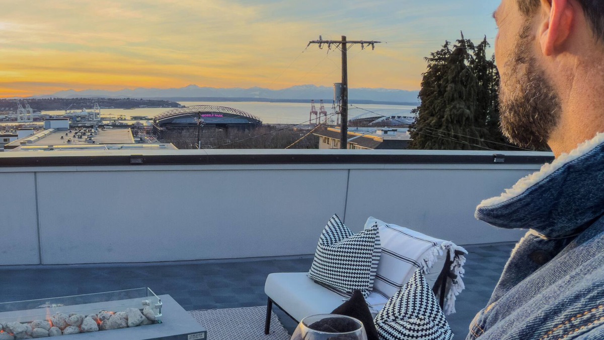 North Beacon Hill House | Hilltop Home w/HotTub+Rooftop+Water+Stadium Views
