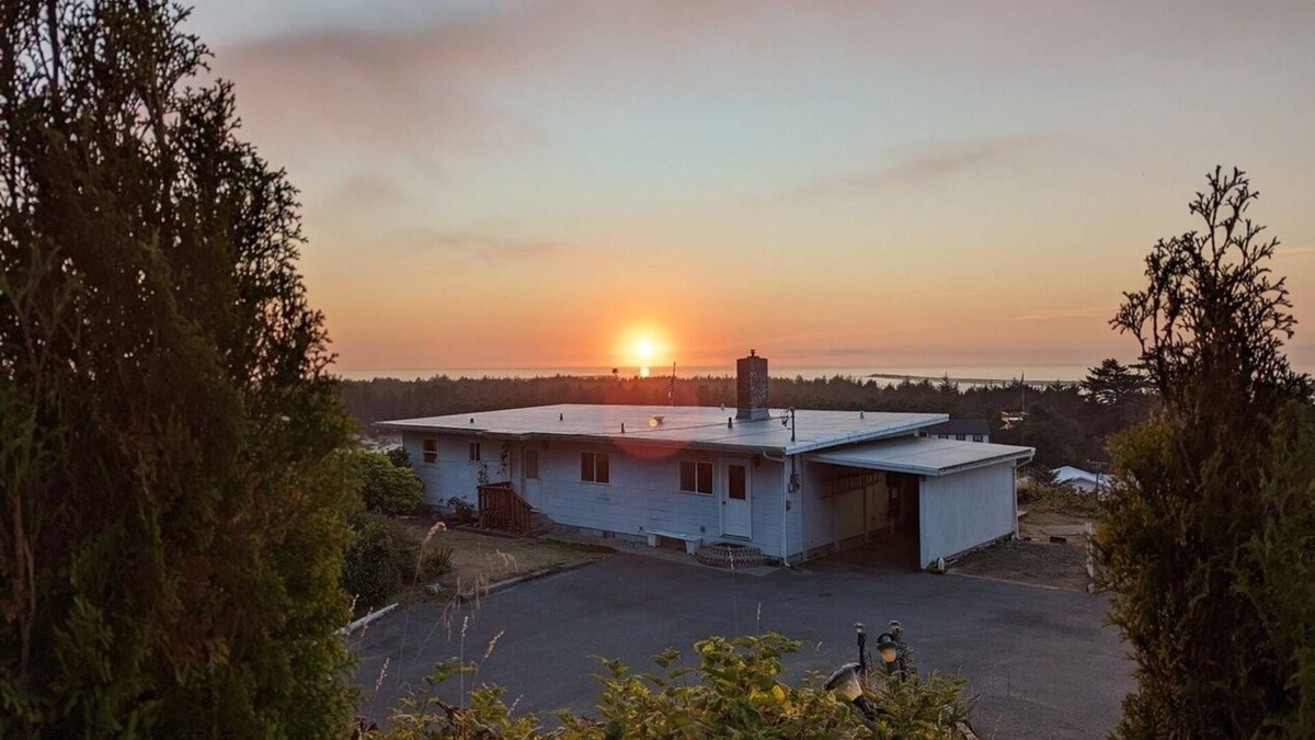 Winchester Bay House | Hilltop Home with Dune Access and Breathtaking Views
