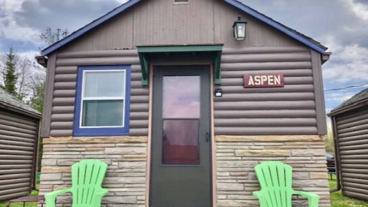 International Falls Cabin | Hilltop Lodge - Aspen -Queen Cabin