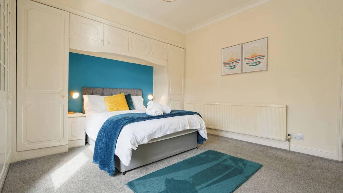 Mosborough House | Hilltop Place Suites M1 J31 near Peak District