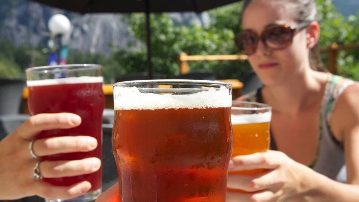 Britannia Beach Apartment | Hilltop Retreat - Private Entrance & Parking