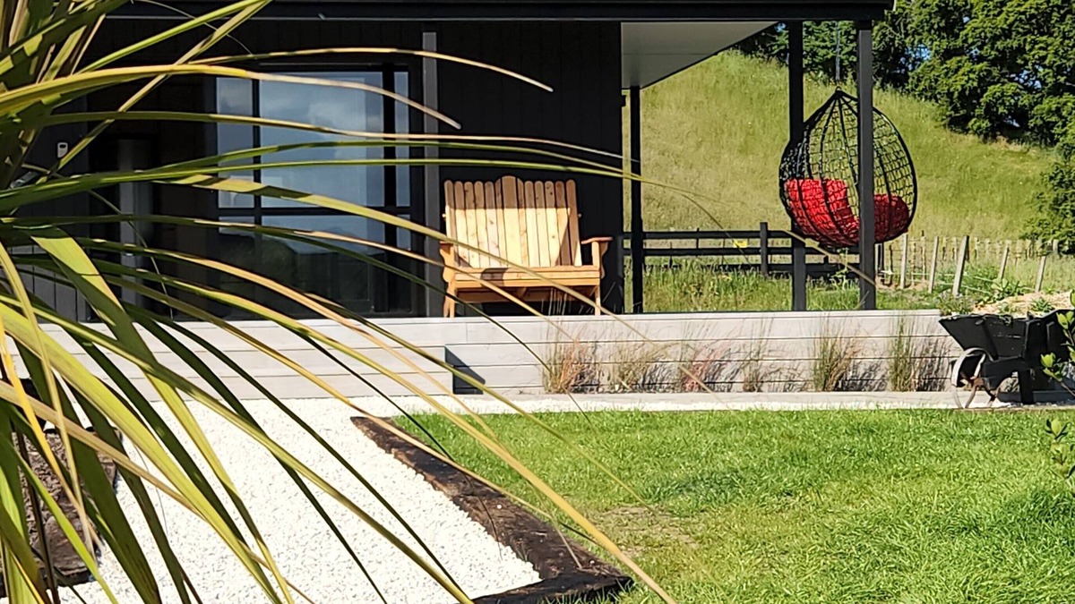 Taumarunui House | Hilltop retreat overlooking the Old Forgotten Highway in adventure playground