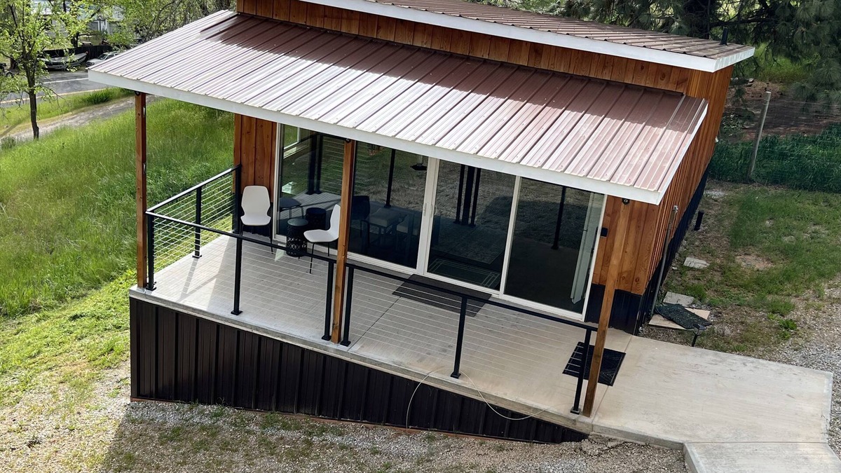 Riggins Cabin | Hilltop riverview bunkhouse