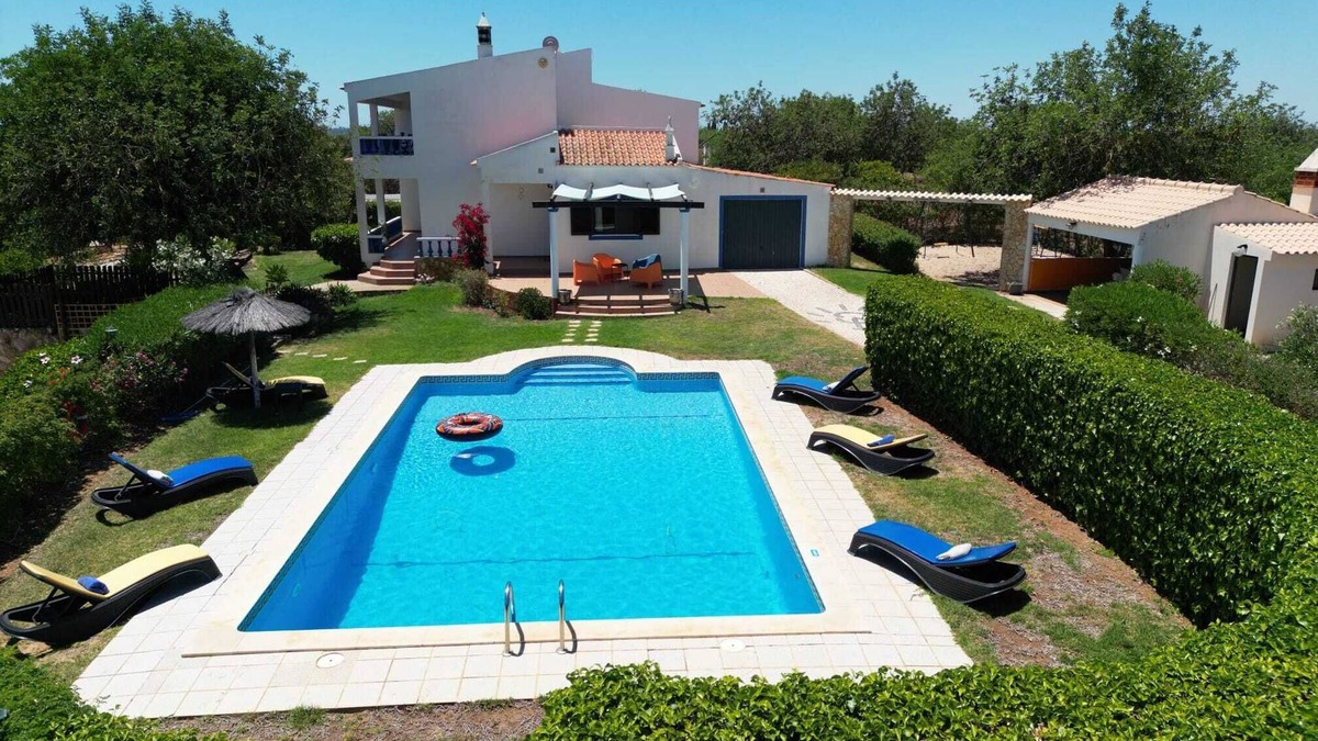 Monte Raposo Villa | HILLTOP VILLA - PRIVATE LARGE POOL & STUNNING VIEWS & GREAT LOCATION & FREE WIFI