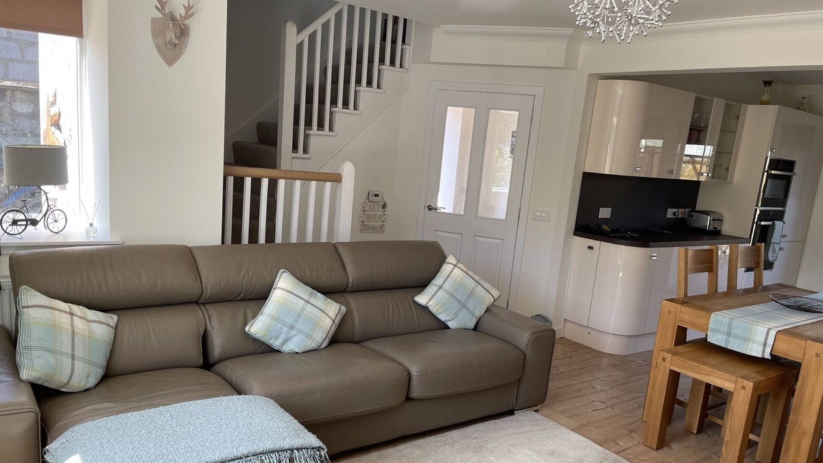 Ballater House | Hillview