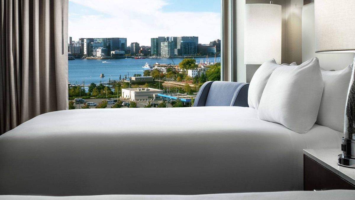 Jeffries Point Hotel | Hilton Boston Logan Airport