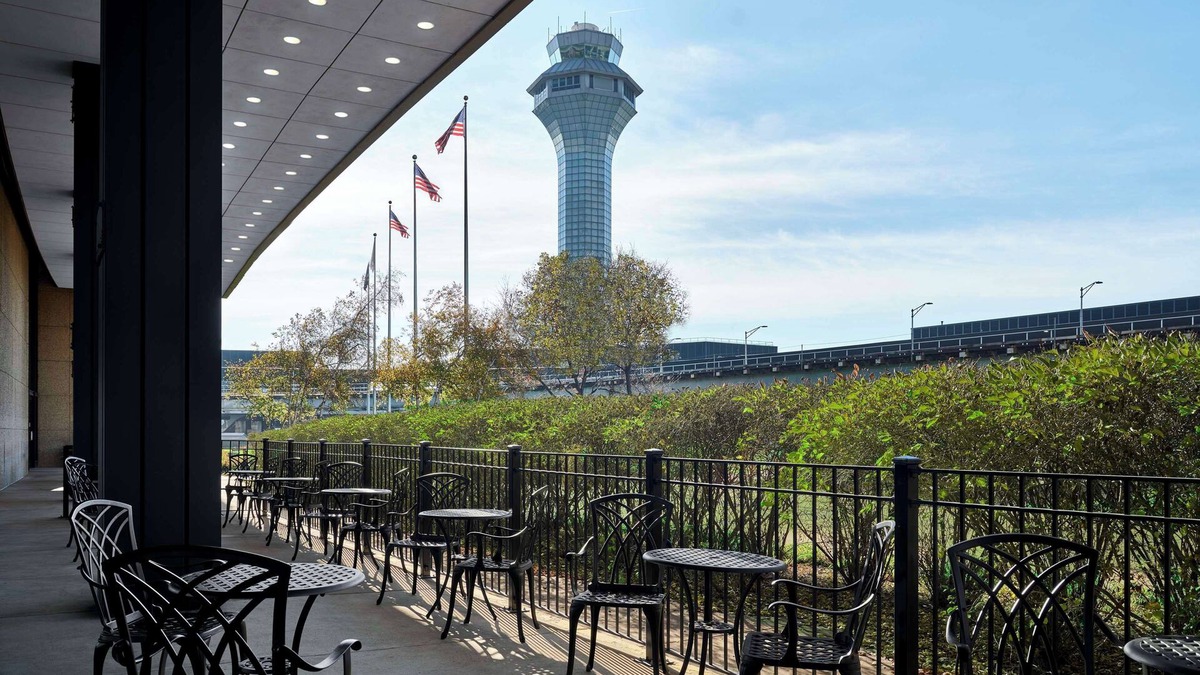 O'Hare Hotel | Hilton Chicago O'Hare Airport