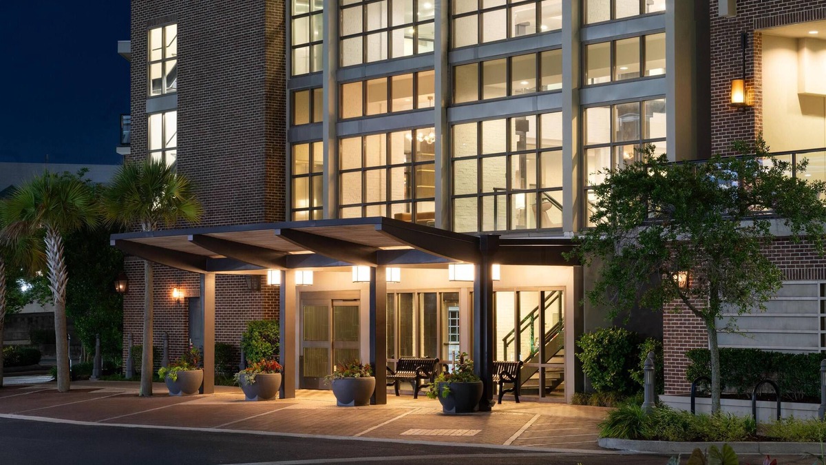 Downtown Charleston Hotel | Hilton Garden Inn Charleston Waterfront/Downtown