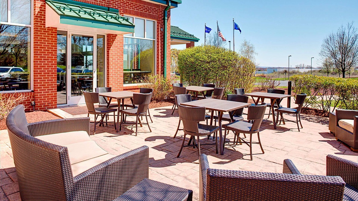 Windsor Hotel | Hilton Garden Inn Hartford North/Bradley Int'l Airport